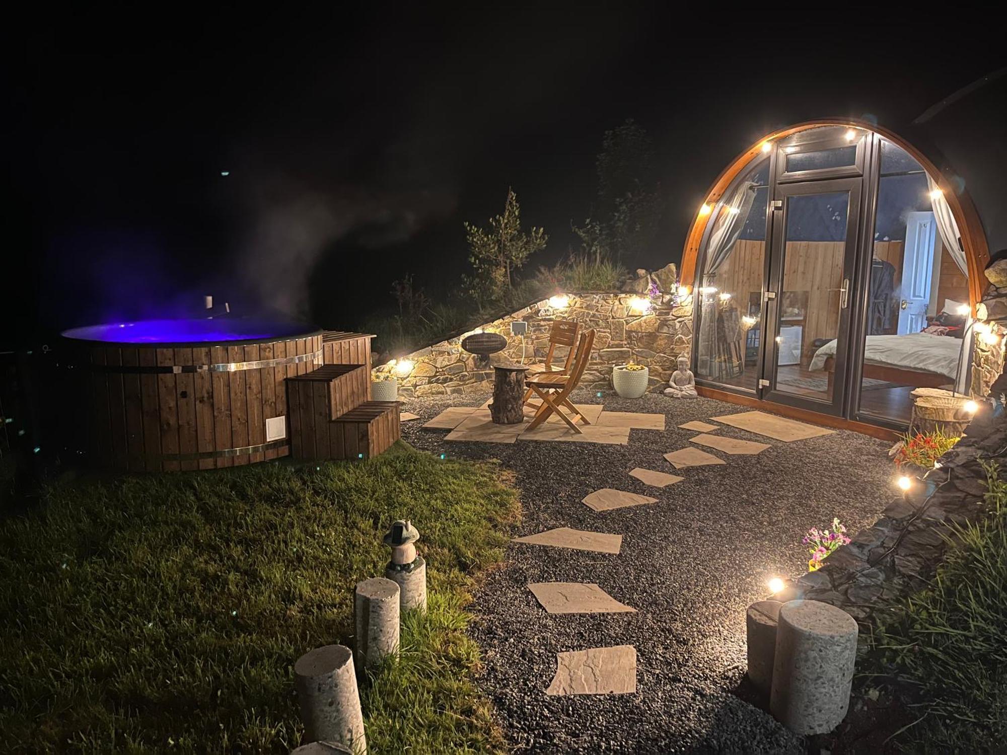 Hilltop Hideaway - Secluded Pod With Private Hot Tub 纽里 外观 照片